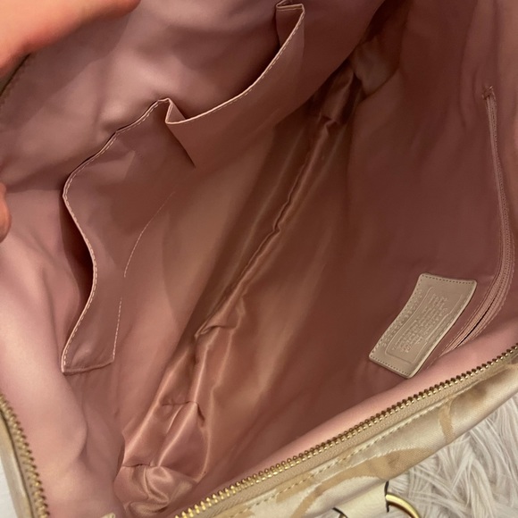 Coach | Poppy | Khaki Signature Tote - Picture 13 of 16